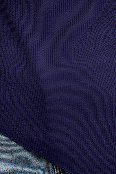 Trendyol Collection Asymmetrische, drapierte Strickbluse mit U-Boot-Ausschnitt – Marineblau TWOAW24BZ00393