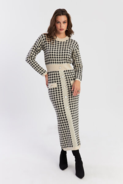 Cool & Modest Γυναικείο μάξι φόρεμα εκρού-μαύρο με στάμπα, αξεσουάρ με κουμπιά - NUV41