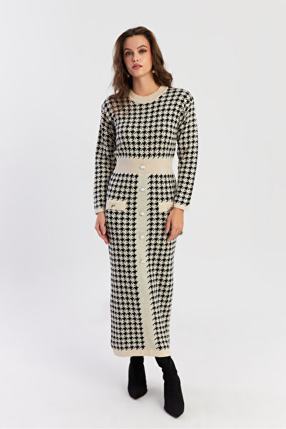 Cool & Modest Γυναικείο μάξι φόρεμα εκρού-μαύρο με στάμπα, αξεσουάρ με κουμπιά - NUV41