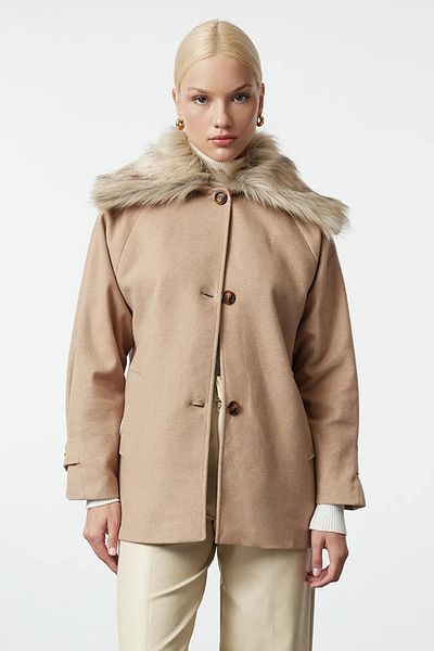 Trendyol Collection Beiger Midi-Wollmantel - Abnehmbarer Kragen und Pelzdetail Twoaw25kb00070