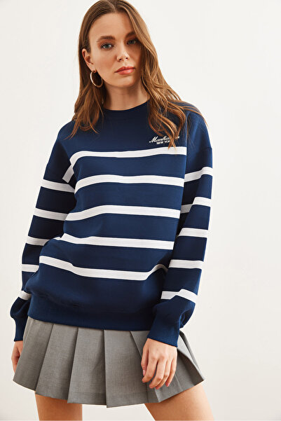 Olalook Kadın Lacivert Beyaz Çizgili Şardonlu Oversize Sweatshirt SWT-19000683