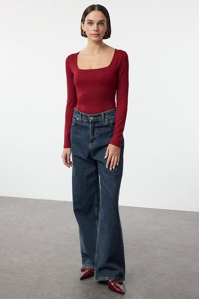 Trendyol Collection Burgunderfarbener, hochwertiger Strick-Body mit quadratischem Kragen und Druckknöpfen an der Unterseite TWOAW24BD00062