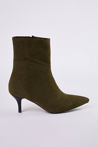 TRENDYOL SHOES Khaki semišové krátké dámské boty na tenkém podpatku Takaw25Bo00064