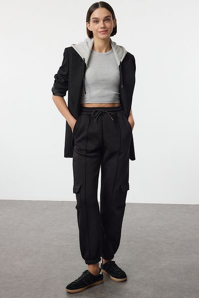 Trendyol Collection Χοντρό πλεκτό - Μαύρο παντελόνι Jogger με τσέπες Cargo TWOAW24EA00005