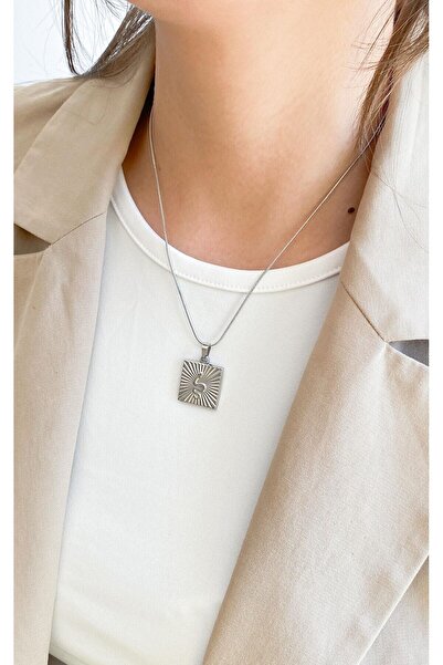 Sacha Accessories لوحة مربعة نمط الأفعى قلادة فضية من الفولاذ