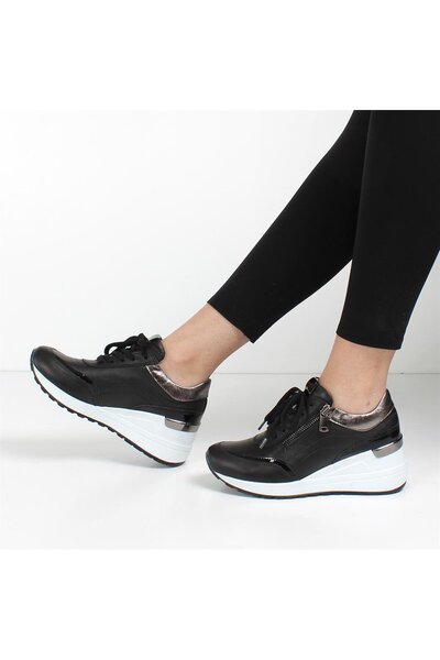 Celal Gültekin Kadın Siyah Bağcıklı Parlak Deri Sneaker