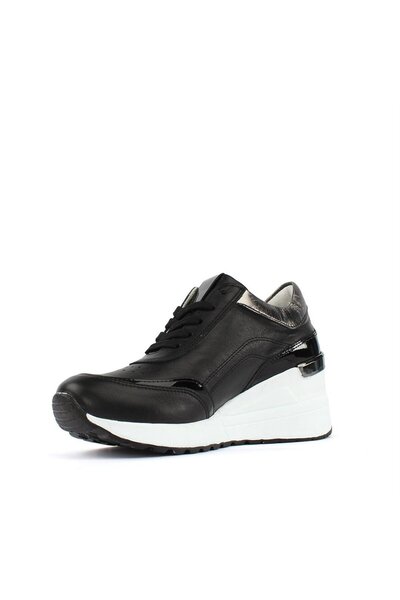 Celal Gültekin Kadın Siyah Bağcıklı Parlak Deri Sneaker