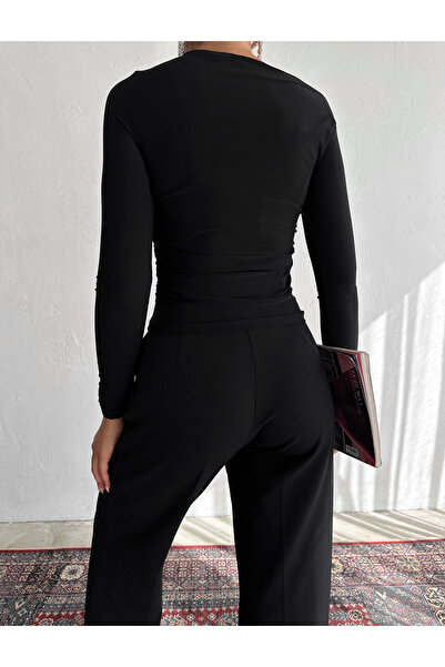 QUTTA Dámská černá halenka s dlouhým rukávem z pískové tkaniny na ramenou a bočním nabíráním