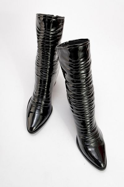LuviShoes Γυναικείες μπότες με χοντρό τακούνι LAVAL Μαύρο λουστρίνι με φερμουάρ στην πλάτη