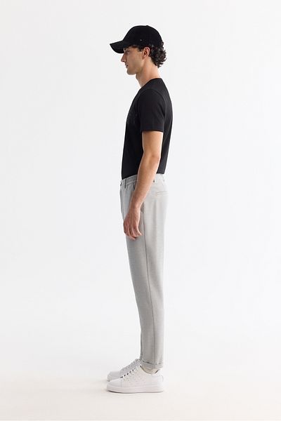 Avva Ανδρικό ανοιχτό γκρι Slim Fit παντελόνι Seersucker Chino με ελαστικά πλαϊνά B003037
