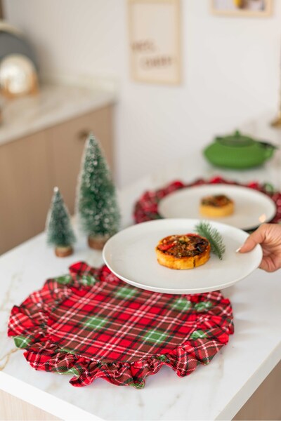 KaiHome 6Lı Ekose Kumaş Yuvarlak Fırfır Detaylı Amerikan Servis / Supla