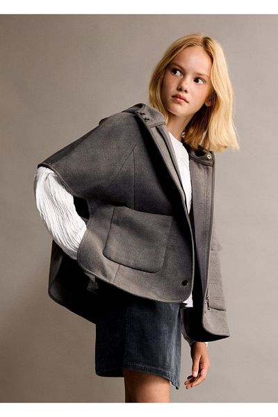 MANGO Kids Jacke im Cape-Stil mit Knöpfen
