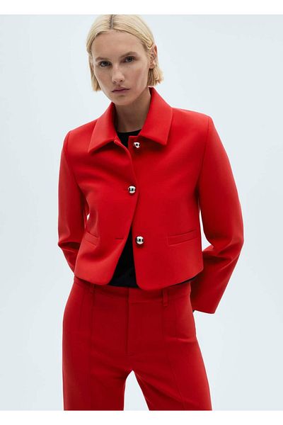 MANGO Woman Geknöpfte, verkürzte Jacke