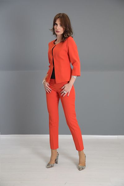 ÖNDER ÖZSOY Oval Collar Short Jacket & Pipe Leg Trousers Set-Orange