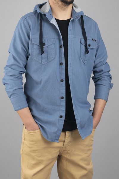 bombe Pánská džínová košile Slim Fit s kapucí – ledově modrá