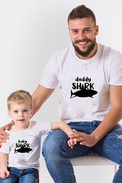Tshirthane Μπλουζάκι Baby Shark Father Son (ΤΙΜΗ ΜΟΝΟ ΠΡΟΪΟΝΤΟΣ ΠΡΟΣΘΗΚΗ 2 ΤΕΜΑΧΙΩΝ ΣΤΟ ΚΑΛΑΘΙ ΓΙΑ ΝΑ ΚΑΝΕΤΕ ΣΥΝΔΥΑΣΜΟ)