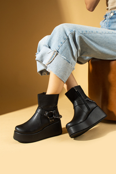Pembe Potin Yeni Sezon Kadın Siyah Zincir Detaylı Platform Yüksek Dolgu Taban Siyah Tarz Bot