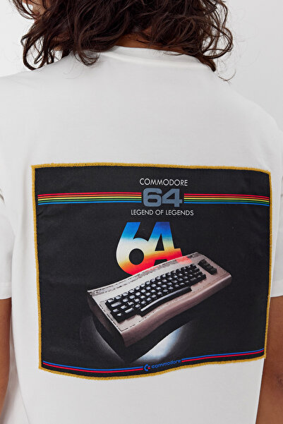 Butikgiz Μπλουζάκι Komodor 64 - 100% βαμβάκι με σχέδιο τεχνητής νοημοσύνης στην πλάτη απλικέ εμπριμέ με κανονική εφαρμογή