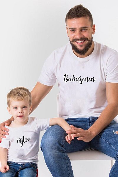 Tshirthane Λευκό μπλουζάκι Father's Son (ΠΡΟΣΘΗΚΗ 2 ΤΕΜΑΧΙΩΝ ΣΤΟ ΚΑΛΑΘΙ ΓΙΑ ΝΑ ΚΑΝΕΤΕ ΣΥΝΔΥΑΣΜΟ ΤΙΜΗΣ ΕΝΑ ΜΟΝΟ ΠΡΟΪΟΝ)
