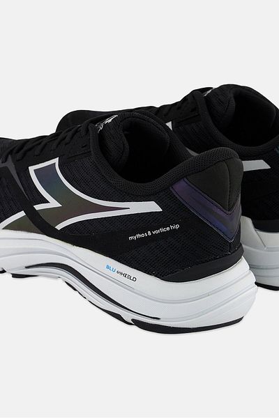 Diadora حذاء رياضي Mythos Blushield 8 Vortice Hip للنساء، أسود