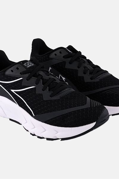 Diadora حذاء رياضي Mythos Blushed Vigore برباط للجري للنساء، أسود