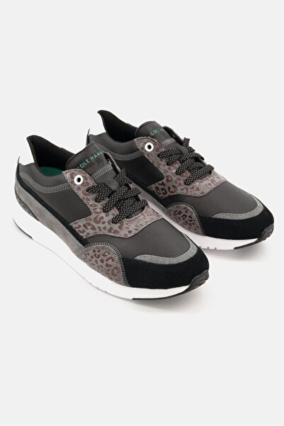 Cole Haan حذاء الجري Grandpro Downtown برباط للنساء، أسود