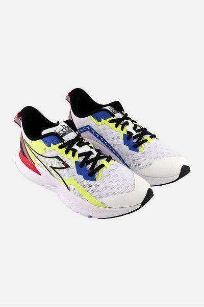 Diadora حذاء رياضي برباط من Mythos Blushield Volo 3 للرجال، باللون الأبيض