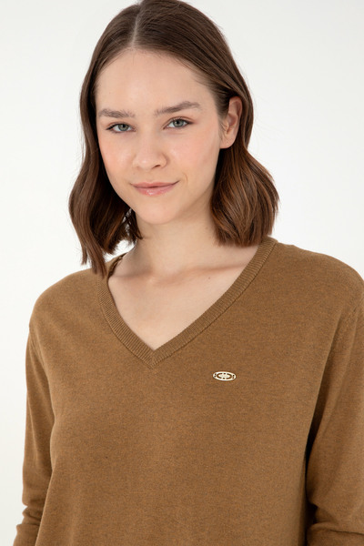 U.S. Polo Assn. سترة نسائية أساسية ذات رقبة على شكل حرف V باللون الكاكي الداكن 50293543 -VR126