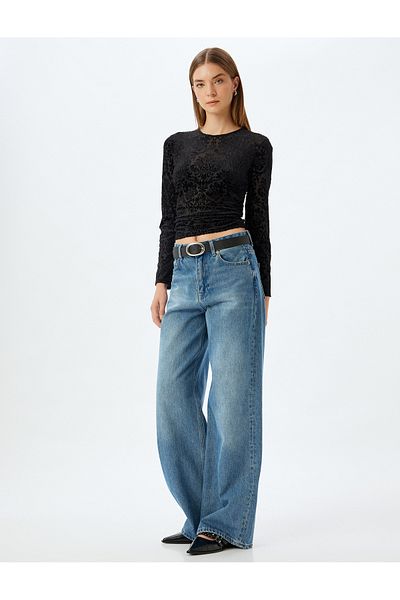 Koton Poloprůsvitné květované sametové body Slim Fit s dlouhým rukávem a kulatým výstřihem