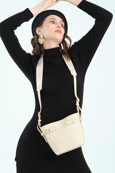 Garbalia Tokyo - Women's Shoulder Bag Cream with Adjustable Strap, Zipper Pocket and Magnet