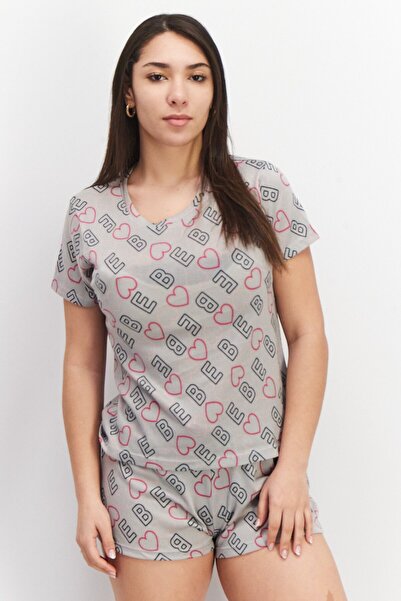 Bebe طقم نسائي مكون من قطعتين من تي شيرت مطبوع وشورت بيجامة، باللون الرمادي