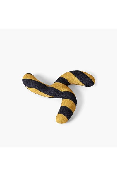 Home Box Feline Bee Boomerang Toy