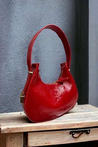 Glemix Geantă de umăr pentru femei Davina Red Matte Lacuit Lock Strap Baguette