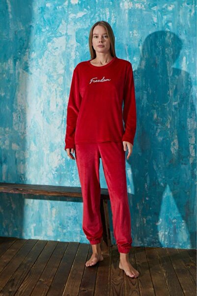 Pemilo طقم بيجامة مخملية نسائية 13164-2 مع كتابة على الواجهة