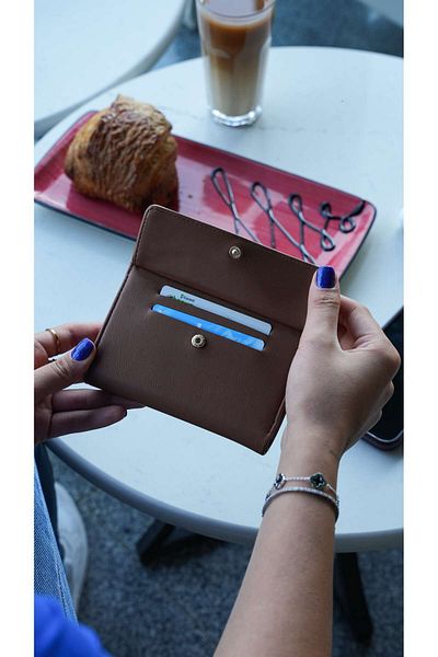 Crew Leather Lisbon Women's Wallet - Cover Detailed