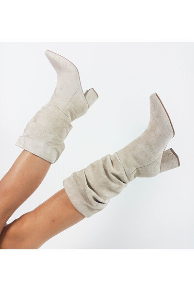 GDT Ayakkabı Bej Renk Kalın Topuk  Körüklü Diz Altı Kadın Çizme