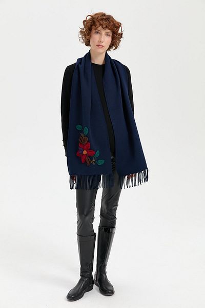 Desen Triko Camolă de damă bleumarin - tricotată cu broderie florală și ciucuri