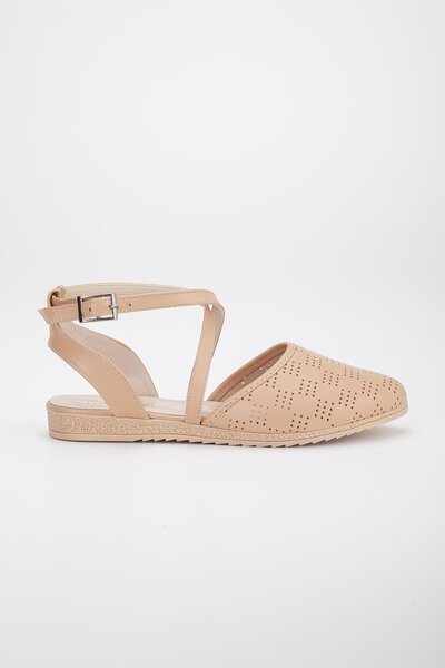 Dilimler Ayakkabı Nude Women's Ballerinas with Laser Printed Cross Helmet on the Face