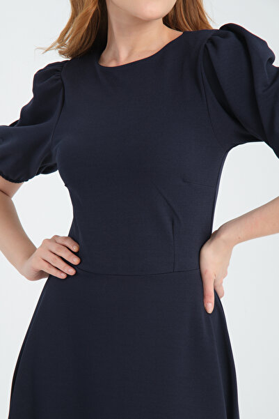 CrazyShopping Γυναικείο φόρεμα κρεπ μίντι μήκους με φερμουάρ στην πλάτη