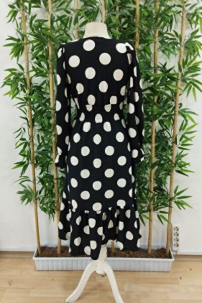 Mossta Μαύρο φόρεμα με λαιμόκοψη σε σχήμα V με μακρύ κρεπ πουά