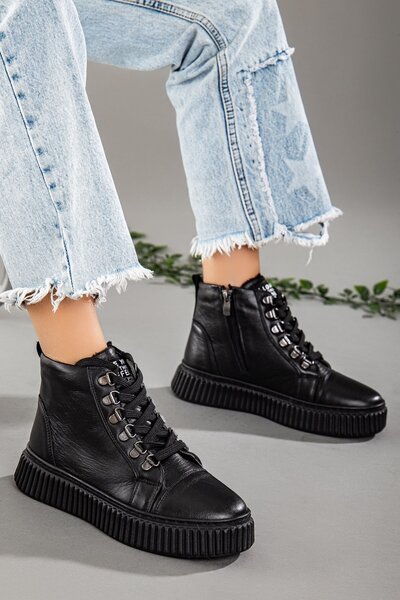 Dilimler Ayakkabı Γυναικείες μπότες από γνήσιο δέρμα με χοντρή σόλα με κορδόνια μαύρες