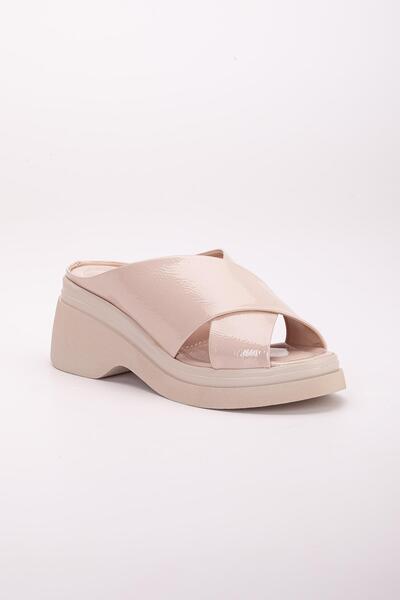 Dilimler Ayakkabı Beige Patent Leather Wedge Heeled Slippers - Thick Cross Strap