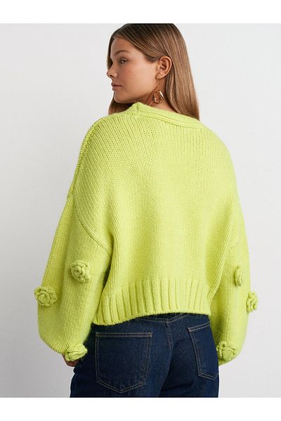 Dilvin 60216 Model - V-neck Rose vyšívaný pletený svetr, balonový rukáv - limetka