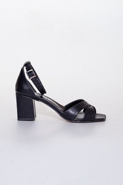 Dilimler Ayakkabı Cross Thick Band Black Women's Heeled Sandals