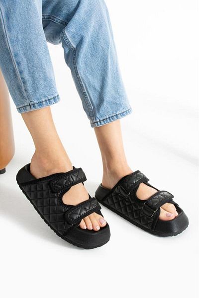 Trendpink Papuci de damă de zi cu model matlasat negru