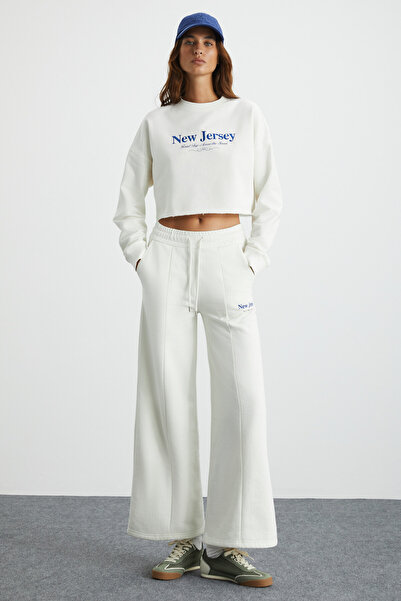 GRIMELANGE Stına Damen-Sweatshirt „Crop City“ mit Stickerei-Detail, 100 % Bio-Baumwolle, gestrickt, Ecru