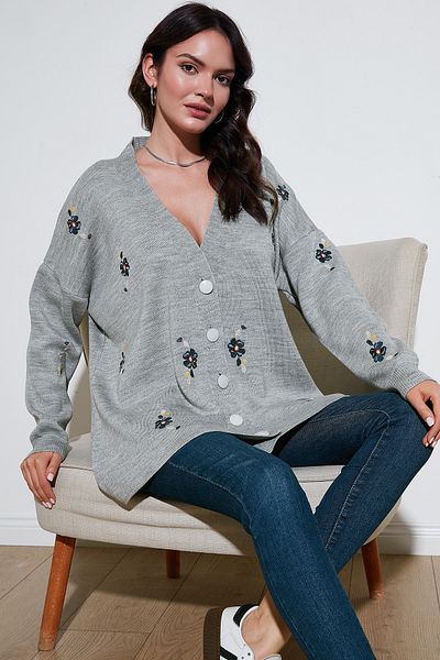 Lela Floral Embroidered Oversize Fit V-Neck Buttoned Cardigan 4616191