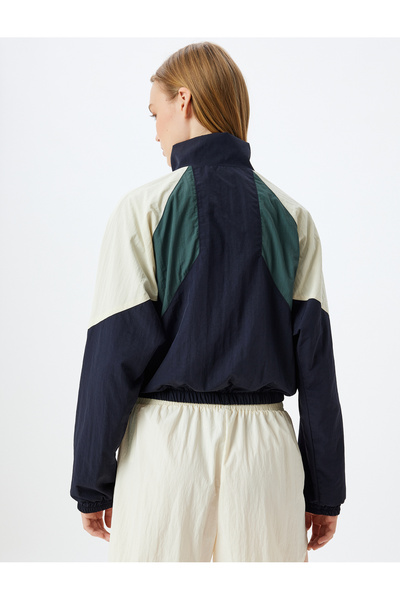 Koton Sport-Fallschirmjacke mit Farbblock-Reißverschluss – Taschendetail