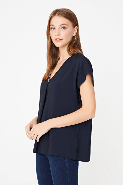 Naramaxx Yakası Zincir Aksesuar Detaylı Bluz