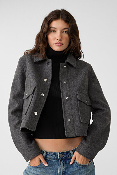 Stradivarius سترة قصيرة ناعمة